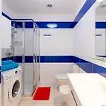 Two Bedrooms In * 아데제